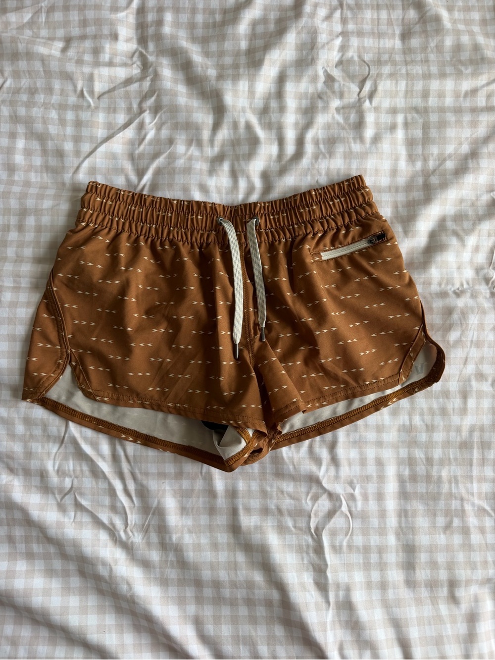 Vuori Brown Arrow Print Performance Running Shorts (S)